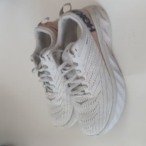Hoka Arahi 4 Women 6.5 Machine Washed.  Replaced inner soles